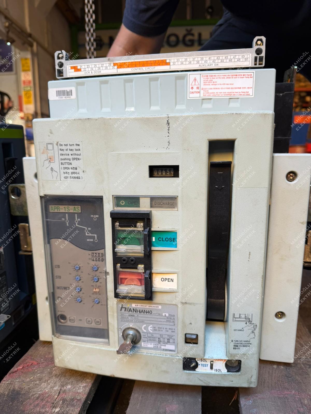 HYUNDAI HiAN40 4000 Amper 3 Pole Air Circuit Breaker
