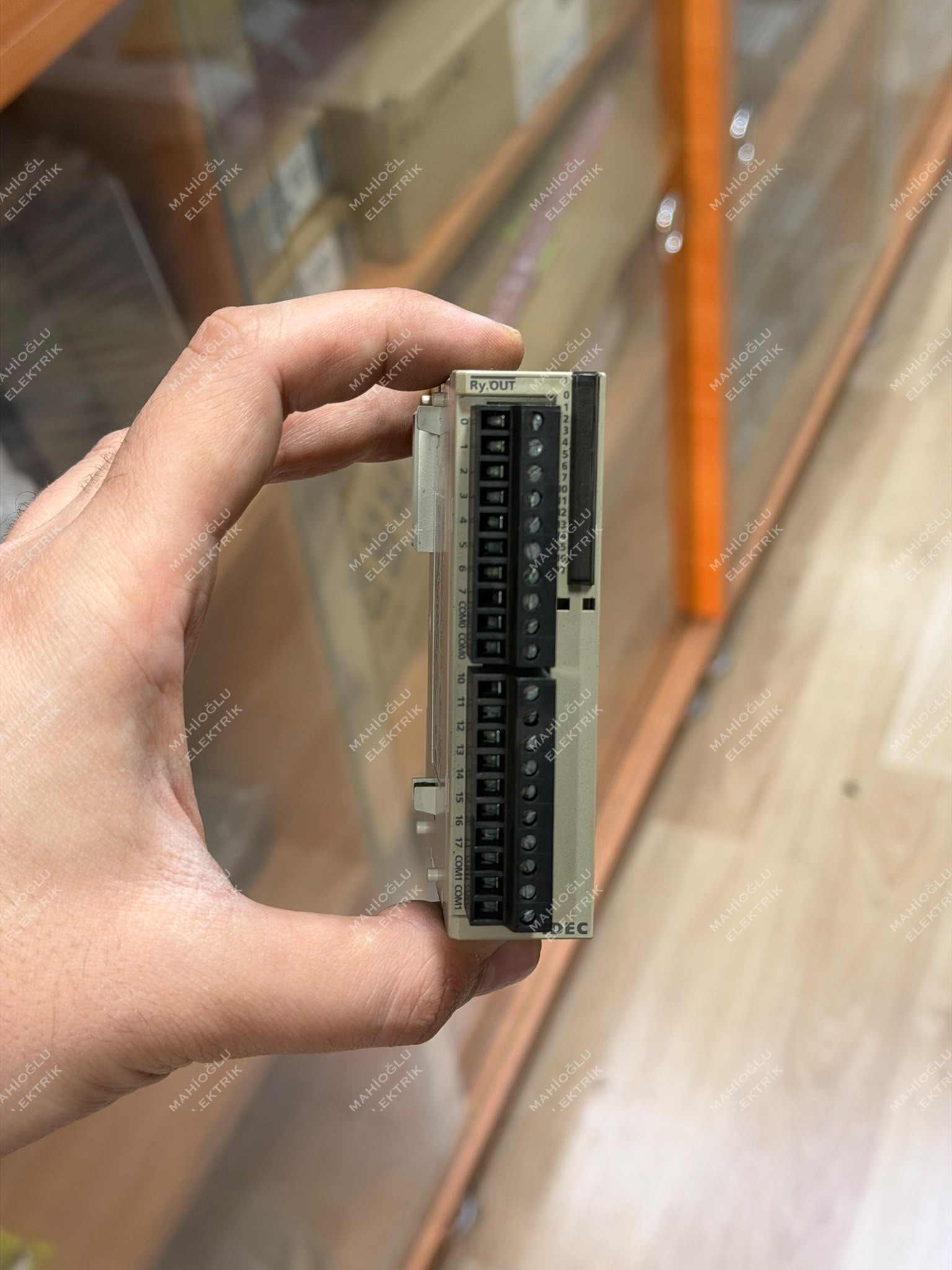 IDEC FC4A-R161 Relay Output Expansion Module