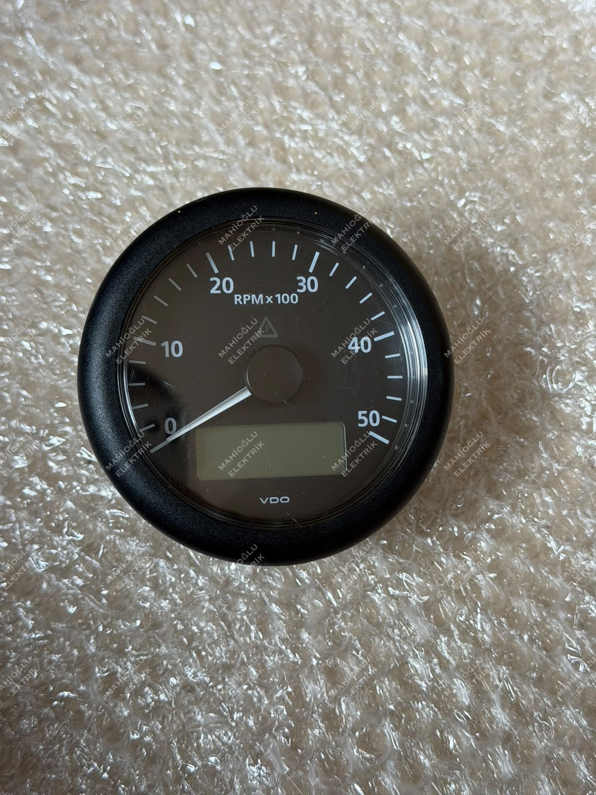 VDO A2C53194867 Programmable Tachometer - Engine RPM